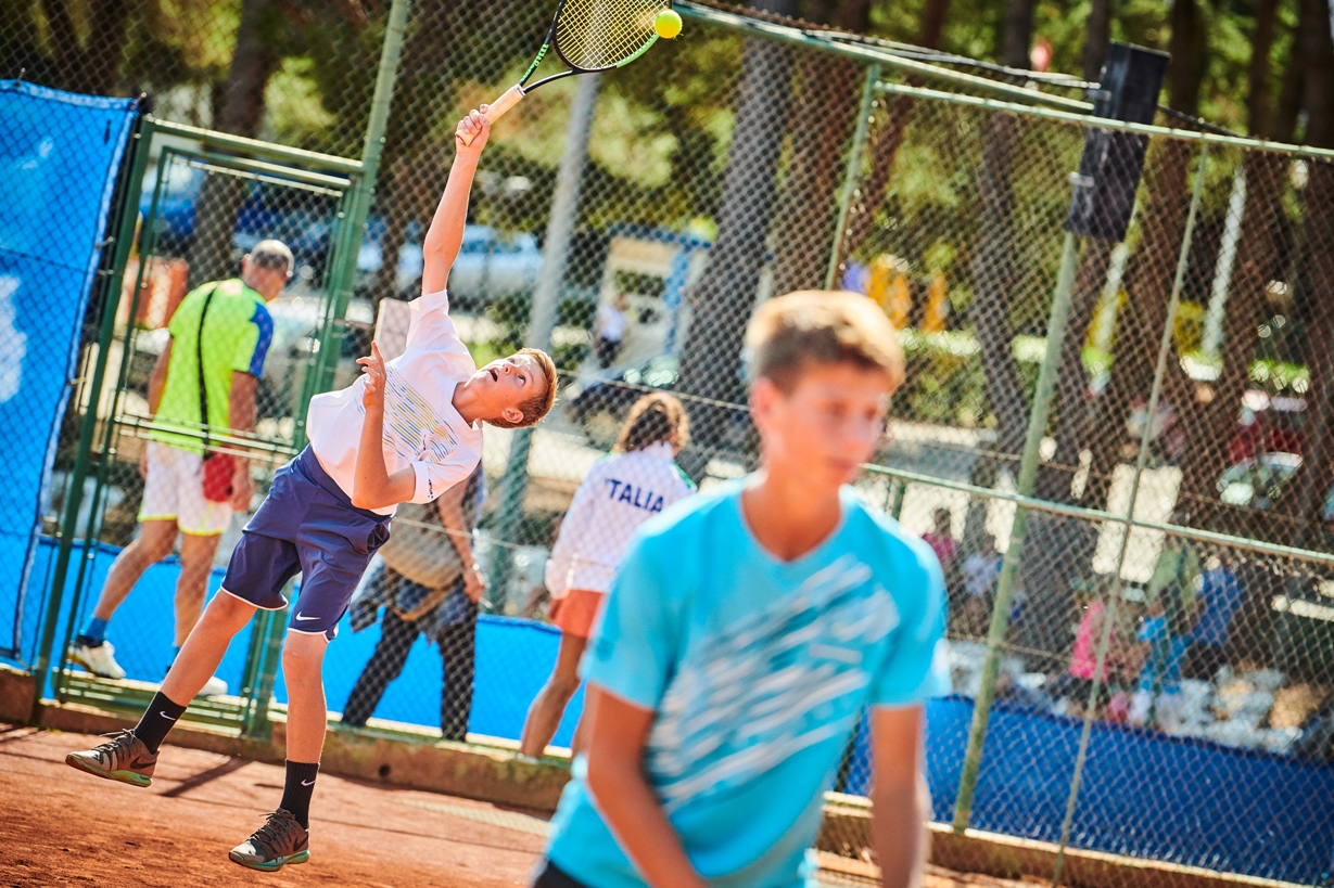 Mladi teniski talenti u borbi za naslov na međunarodnom vrsarskom turniru